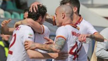 Roma's Mattia Destro jubilates with his teammates after scoring a goal during the Italian Serie A soccer match between US Sassuolo and AS Roma. EFE/EPA/ELISABETTA BARACCHI