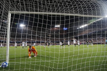 0-2. Miralem Pjanić marcó el segundo gol de penalti.