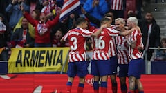 Atletico Madrid's French forward Antoine Griezmann (2R) celebrates scoring the opening goal during the Spanish league football match between Club Atletico de Madrid and Real Sociedad at the Wanda Metropolitano stadium in Madrid on May 28, 2023. (Photo by Pierre-Philippe MARCOU / AFP)
