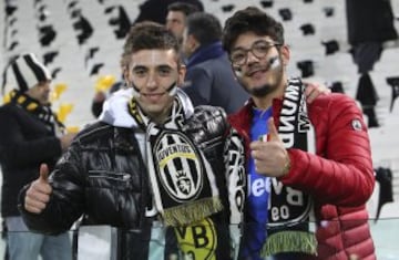 Los hinchas de la Juve en la previa del partido. 