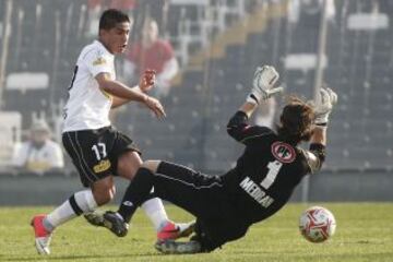 En total, Flores jugó 149 partidos con la camiseta de Colo Colo.