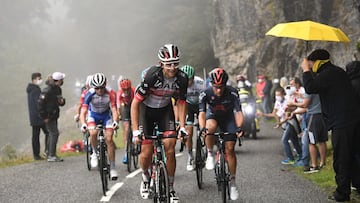 Davide Formolo liderando a los escapados durante la novena etapa del Tour. 