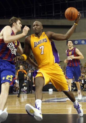 En octubre de 2010, durante la llamada gira 'NBA Europe Live basketball game', los Lakers se enfrentaron al Barcelona en el Palau Sant Jordi.