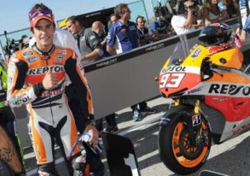 El piloto español de MotoGP Marc Márquez del equipo Repsol Honda después de ganar la pole position en la sesión de clasificación en el circuito de Misano.