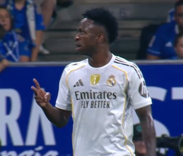 After the goal, he also had a message for the Real Oviedo fans present at the Carlos Tartiere stadium, addressing them with a controversial gesture.
