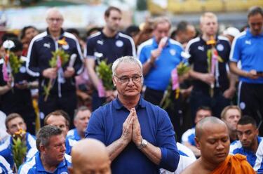 Myanmar fans get fleeting glimpse of Foxes