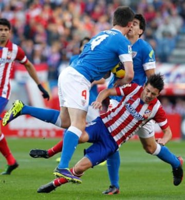 Laporte se encuentra con San José y Villa cae al suelo.