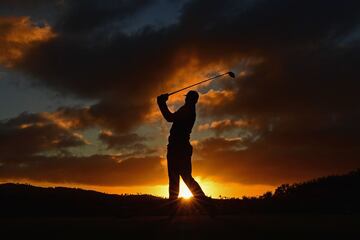 El australiano Daniel Gale durante el primer día del Torneo Internacional de Golf de Fiji en Natadola. 