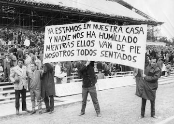 El 2 de octubre de 1966 se inauguraba el estadio Manzanares. El Atlético de Madrid se midió al Valencia (1-1). Los aficionados celebran tener su propio estadio.