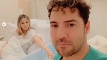 David Bisbal y Rosanna Zanetti en el hospital con su hijo reci&eacute;n nacido, Matteo.