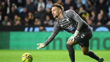 El portero rumano Andrei Radu, durante un partido con el Celta.