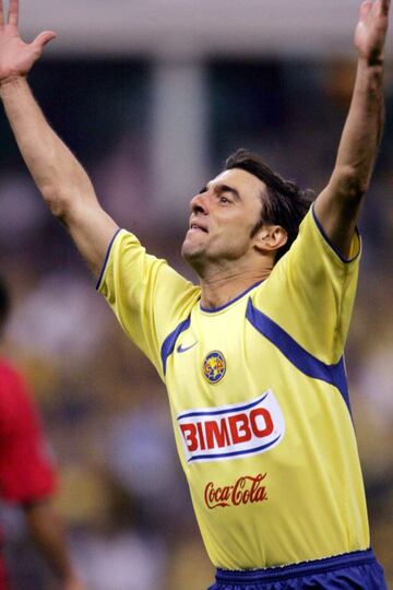 Jornada 1 del Apertura 2004, el 15 de agosto de 2004
1 gol en la victoria de América 3-2 Dorados.
