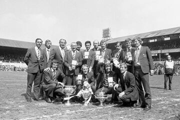 El Derby County es uno de los campeones m芍s recientes de Inglaterra que no juegan en la Premier. Tiene dos t赤tulos ligueros (1971-9172 y 1974-75). Juega en la Championship y a pesar de que en las 迆ltimas siete temporadas ha terminado siempre entre los diez primeros clasificados, este curso ha luchado por no descender y ha acabado en el puesto 21. A pesar de la situaci車n actual, a finales de los 60 y principios de los 70 fueron uno de los grandes de Inglaterra. Y todo gracias a Brian Clough, el entrenador con el que consiguieron volver a Primera tras diez temporadas consecutivas en la Championship, y con el que alzaron su primera Liga en 1972.