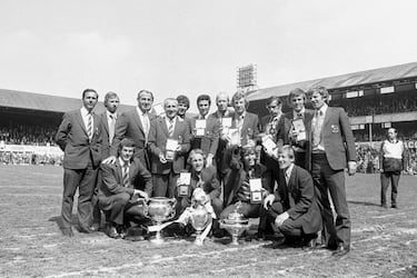 El Derby County es uno de los campeones más recientes de Inglaterra que no juegan en la Premier. Tiene dos títulos ligueros (1971-9172 y 1974-75). Juega en la Championship y a pesar de que en las últimas siete temporadas ha terminado siempre entre los diez primeros clasificados, este curso ha luchado por no descender y ha acabado en el puesto 21. A pesar de la situación actual, a finales de los 60 y principios de los 70 fueron uno de los grandes de Inglaterra. Y todo gracias a Brian Clough, el entrenador con el que consiguieron volver a Primera tras diez temporadas consecutivas en la Championship, y con el que alzaron su primera Liga en 1972.