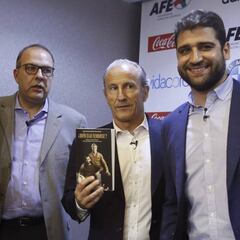 Aquí no se rinde nadie: el precioso homenaje de Torres y el fútbol a Carlos Matallanas