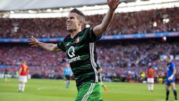 Van Persie, campe&oacute;n de copa con el Feyenoord.