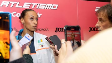 Ana Peleteiro atiende a los medios antes de Apeldoorn 2025.