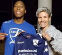 Caster Semenya se pasa al fútbol en su "nuevo viaje"
