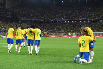 0-2. Thiago Silva celebró el segundo gol.