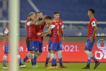 Bravo, Vidal y Messi: las postales del debut de la Roja