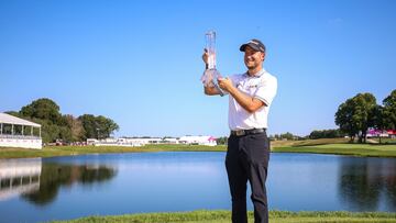 Lee Hodges celebrates the win during the final round of the 3M Open golf tournament.