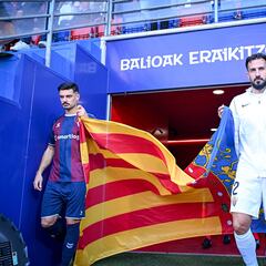 Un Martínez Valero solidario mide la reacción del Elche y el Almería