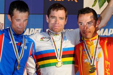 El mayor logro de la carrera deportiva de Cadel Evans corresponde a su triunfo en el Tour de Francia de 2011, que supuso un punto de inflexión a los años de dominio de Alberto Contador y Andy Schleck en la ronda gala. Sin embargo, el australiano conquistó antes de ello el maillot arcoíris en el Mundial de Suiza de 2009 celebrado en Mendrisio. Fue histórico ya que se convirtió en el primer y único ganador de Oceanía de un Mundial hasta la fecha en la prueba en ruta. Asiáticos, sudamericanos y africanos, todavía no saben lo que es conseguir una medalla en esta cita en lo referente a categoría masculina.