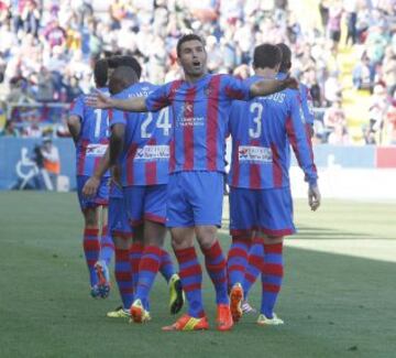 GOL 1-0 Alegría de los jugadores del Levante
