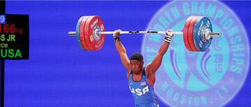 Clarence Cummings a sus 19 años es una de las realidades del mundo del levantamiento de pesas. El estadounidense llega a romper marcas después de haberlo hecho en 2016 cuando empató su récord mundial en total con 317 kilogramos. En el Grand Prix participará en la categoría de los 73 kg junto a Óscar Figueroa. 