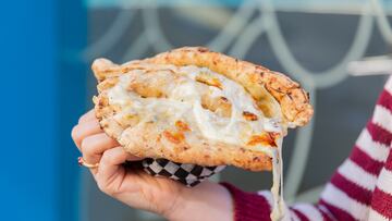 El local de Chamberí que reparte 100 pizzas gratis para celebrar su apertura: así son las ‘portafoglio’ de Pizza Wallet