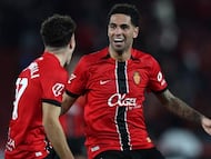 El centrocampista del Mallorca, Omar Mascarell, celebra un gol en Son Moix.