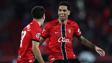 El centrocampista del Mallorca, Omar Mascarell, celebra un gol en Son Moix.