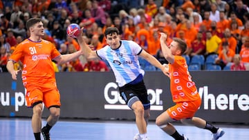 IHF Handball World Championship - Preliminary Round - Argentina v Netherlands - Tauron Arena, Krakow, Poland - January 13, 2023 Netherlands' Kay Smits in action with Argentina's Pedro Martinez REUTERS/Tomasz Markowski