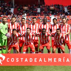 Aprobados y suspensos: El Almería se va a Segunda por la gatera