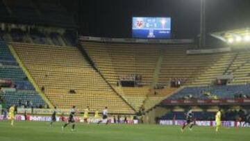 El estadio de El Madrigal, tras el parón de 25 minutos.
