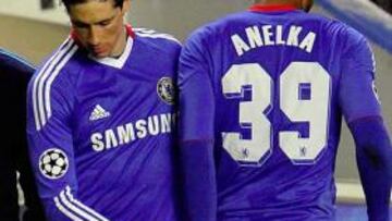 Torres sustituye a Anelka.