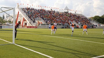 La cancha del Cibao es artificial, podría complicar a Chivas