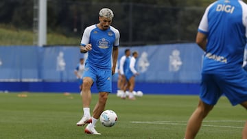 Ximo Navarro, durante un entrenamiento del Deportivo.