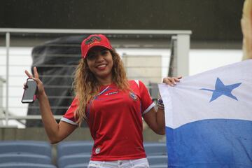 Las aficiones del Panamá-Bolivia en Orlando.