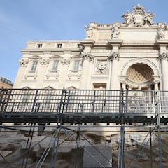 Roma inaugura la polémica pasarela alrededor de la Fontana di Trevi