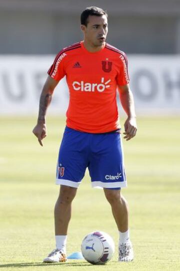 Posterior al semestre con la camiseta cruzada, en enero del 2012 es presentado como refuerzo por Universidad de Chile, club en el cual tuvo dos períodos. En el primero, logró el Apertura 2012 y la Copa Chile 2013. En el segundo, tras volver de su paso por Brasil, ganó el Apertura 2014.