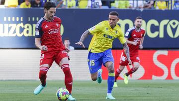 25/04/23 PARTIDO PRIMERA DIVISION CADIZ - OSASUNA  JUAN CRUZ CON ROGER MARTI