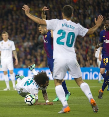 Penalti de Jordi alba a Marcelo.