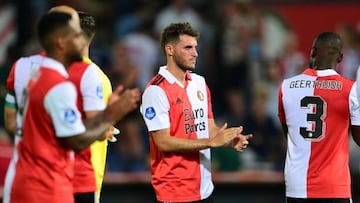 Santiago Giménez durante su debut con el Feyenoord en contra del Heerenveen.