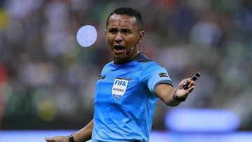 El árbitro salvadoreño Iván Barton aseguró que la decisión de no arbitrar en la Jornada 2 viene porque se podrían enfrentar a sanciones con FIFA.