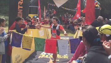 La emocionante llegada de Kilian Jornet a meta en Nepal: "He bajado sin forzar"