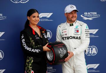 Valtteri Bottas ha logrado la pole position en el GP de Gran Bretaña 2019. Bottas ha derrotado a Lewis Hamilton y Charles Leclerc en un final frenético, ya que el finés ha conseguido su décima primera posición por seis y 79 milésimas.