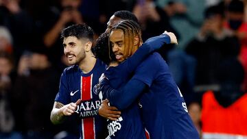 Soccer Football - Ligue 1 - Paris St Germain v RC Strasbourg - Parc des Princes, Paris, France - October 19, 2024 Paris St Germain's Bradley Barcola celebrates scoring their third goal with teammates REUTERS/Stephanie Lecocq