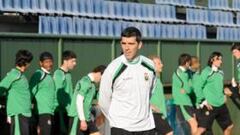 Muñiz examina su obra