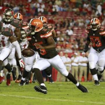 Aug 29, 2015; Tampa, FL, USA; Cleveland Browns quarterback Thad Lewis (3) runs the ball in for a touchdown against the Tampa Bay Buccaneers during the second half at Raymond James Stadium. Cleveland Browns defeated the Tampa Bay Buccaneers 31-7. Mandatory Credit: Kim Klement-USA TODAY Sports